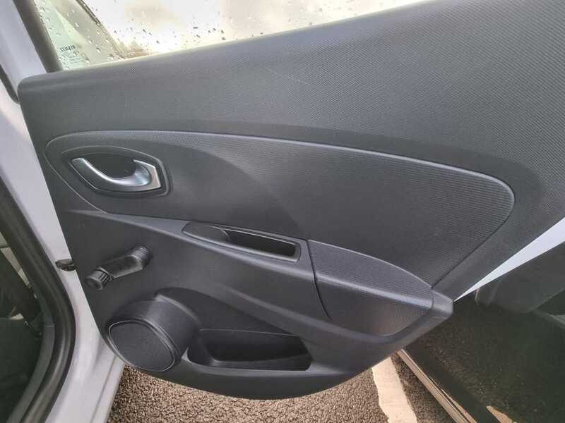 Used Renault Clio 2015 for sale - 76368332: Photo 17