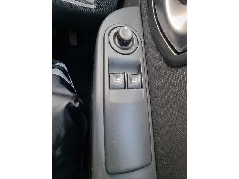 Used Renault Clio 2015 for sale - 76368332: Photo 23