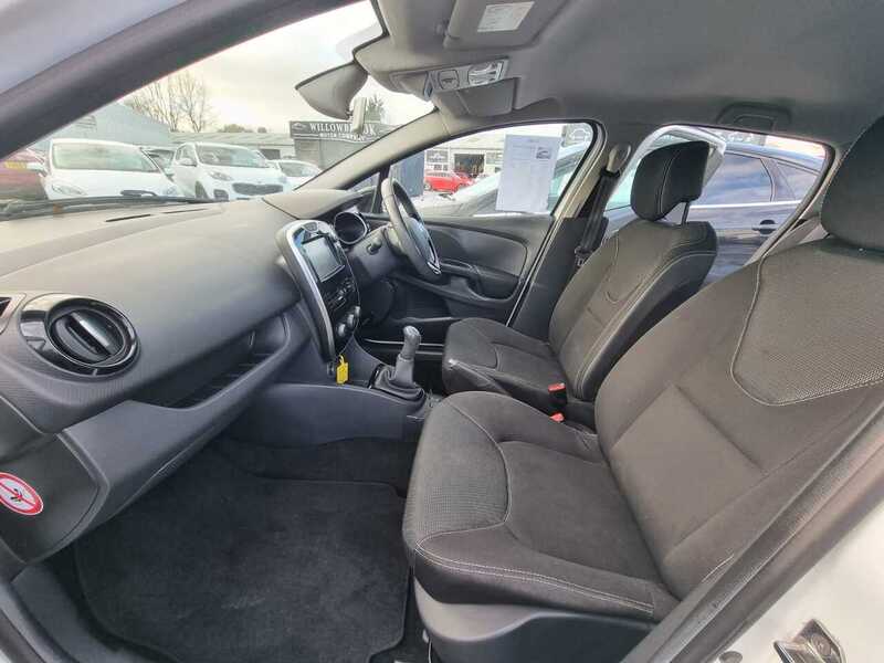 Used Renault Clio 2015 for sale - 76368332: Photo 25