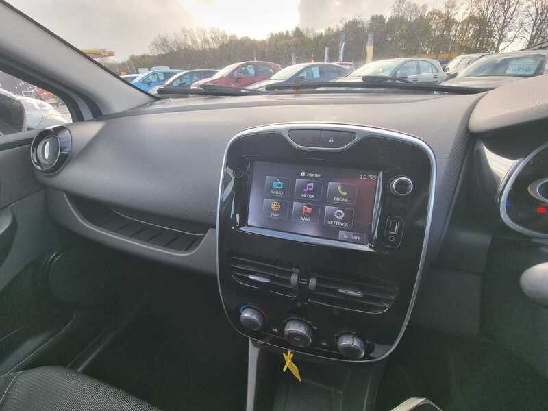 Used Renault Clio 2015 for sale - 76368332: Photo 31