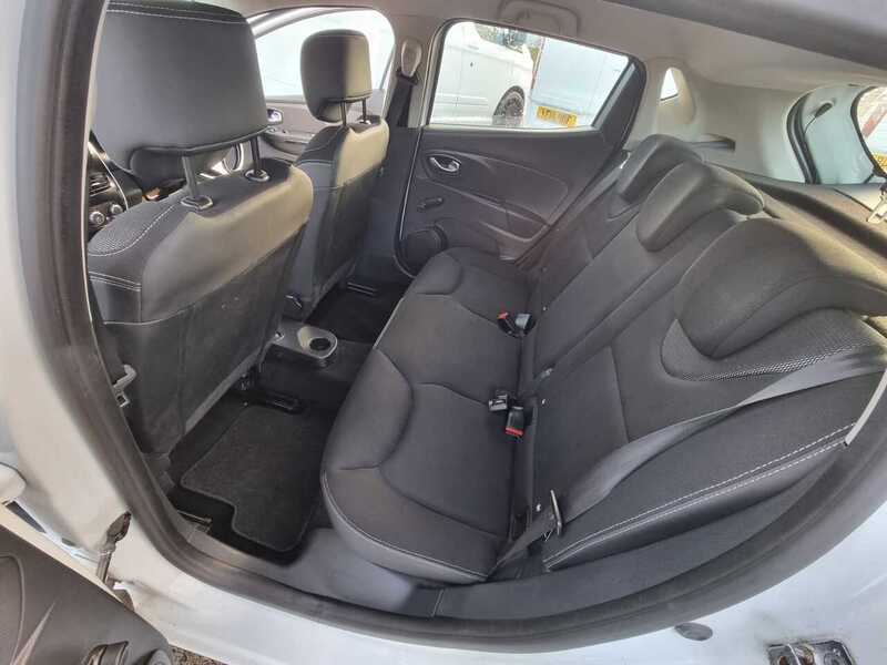 Used Renault Clio 2015 for sale - 76368332: Photo 37