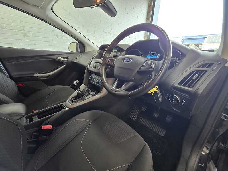 Used Ford Focus 2015 for sale - 75998976: Photo 9