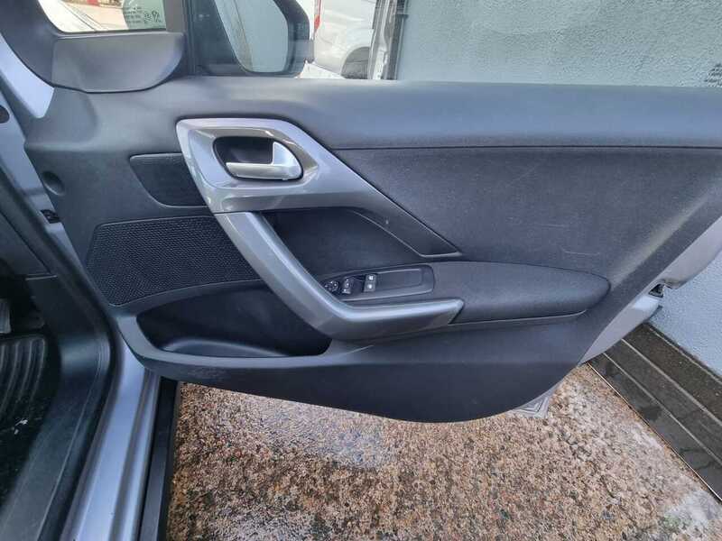 Used Peugeot 2008 2017 for sale - 76618263: Photo 12
