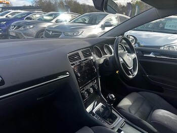 Used Volkswagen Golf 2017 for sale - 78272930: Photo