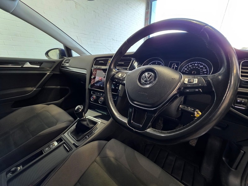 Used Volkswagen Golf 2017 for sale - 76047043: Photo 10