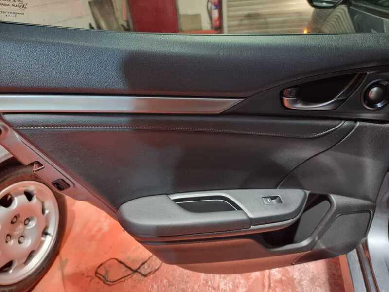 Used Honda Civic 2018 for sale - 76821340: Photo 17