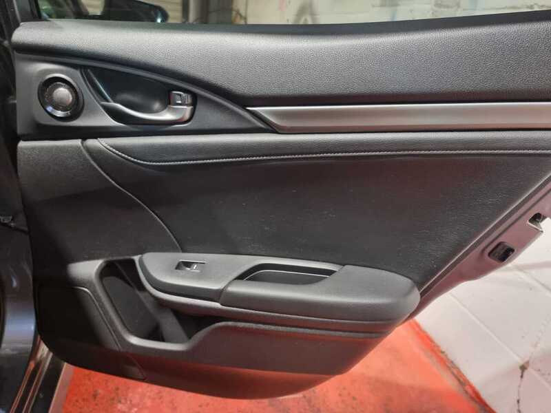 Used Honda Civic 2018 for sale - 76821340: Photo 34