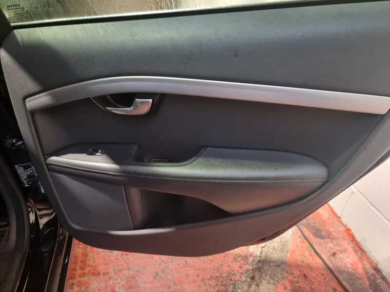 Used Volvo V70 2015 for sale - 77213052: Photo 30