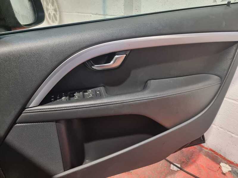 Used Volvo V70 2015 for sale - 77213052: Photo 33