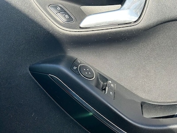 Used Ford Fiesta 2017 for sale - 78228236: Photo