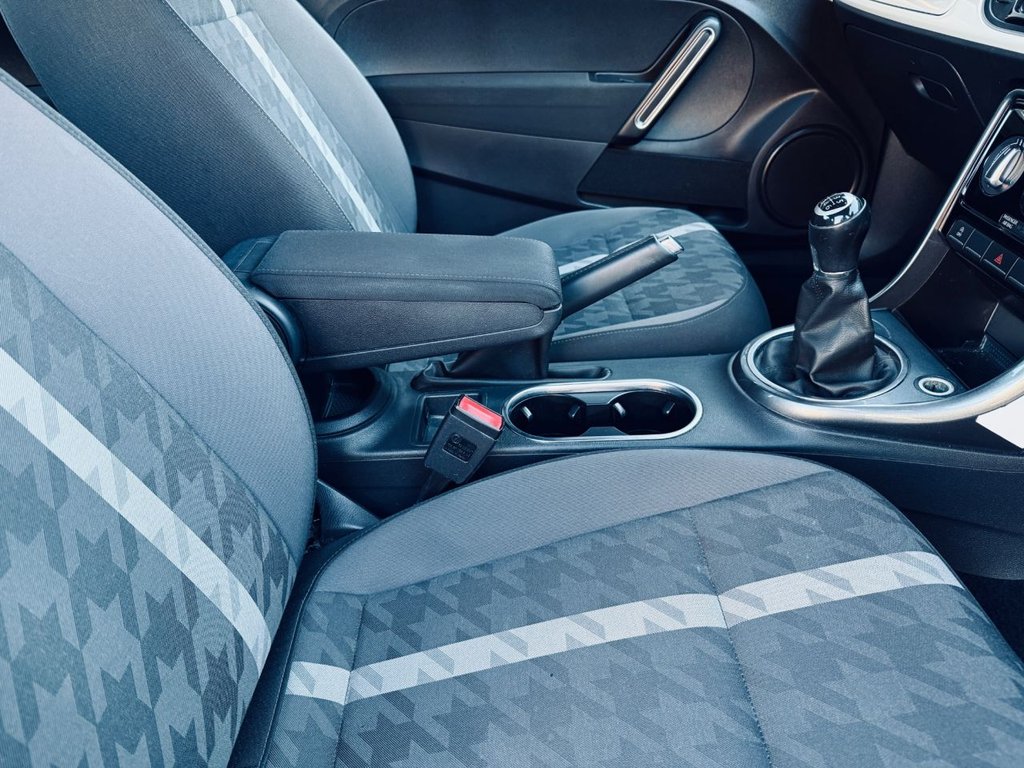 Used Volkswagen Beetle 2017 for sale - 78016749: Photo 25