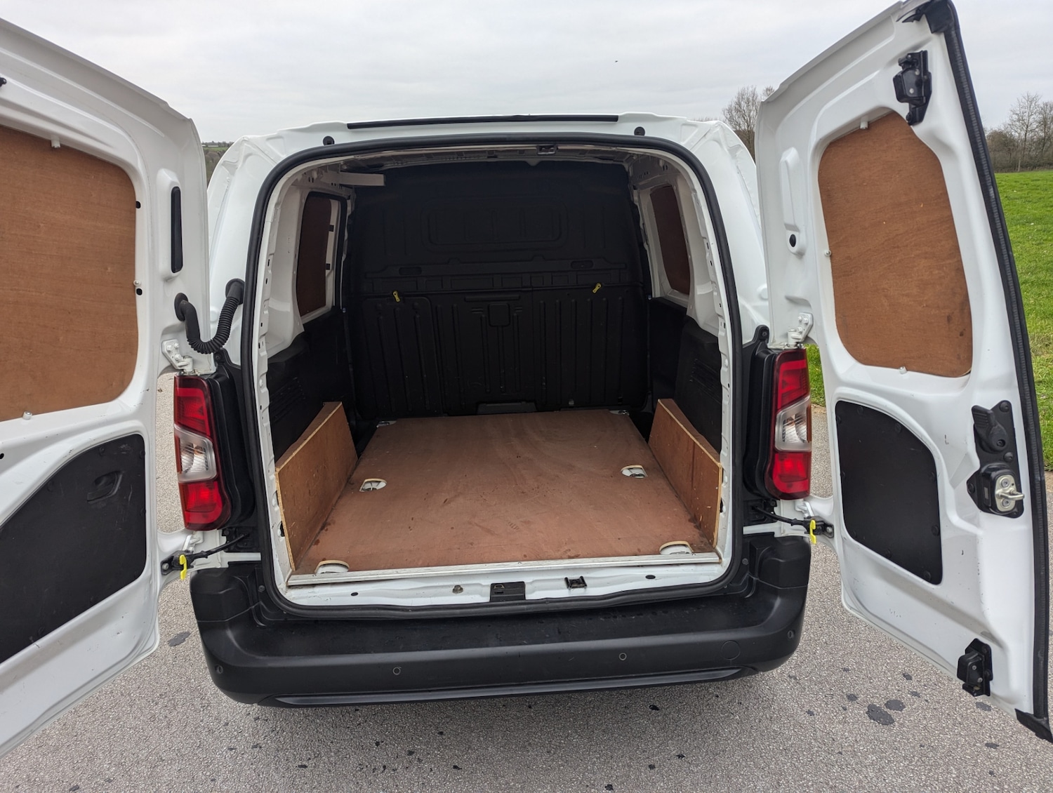 Used Peugeot Partner 2022 for sale - 77063519: Photo 8