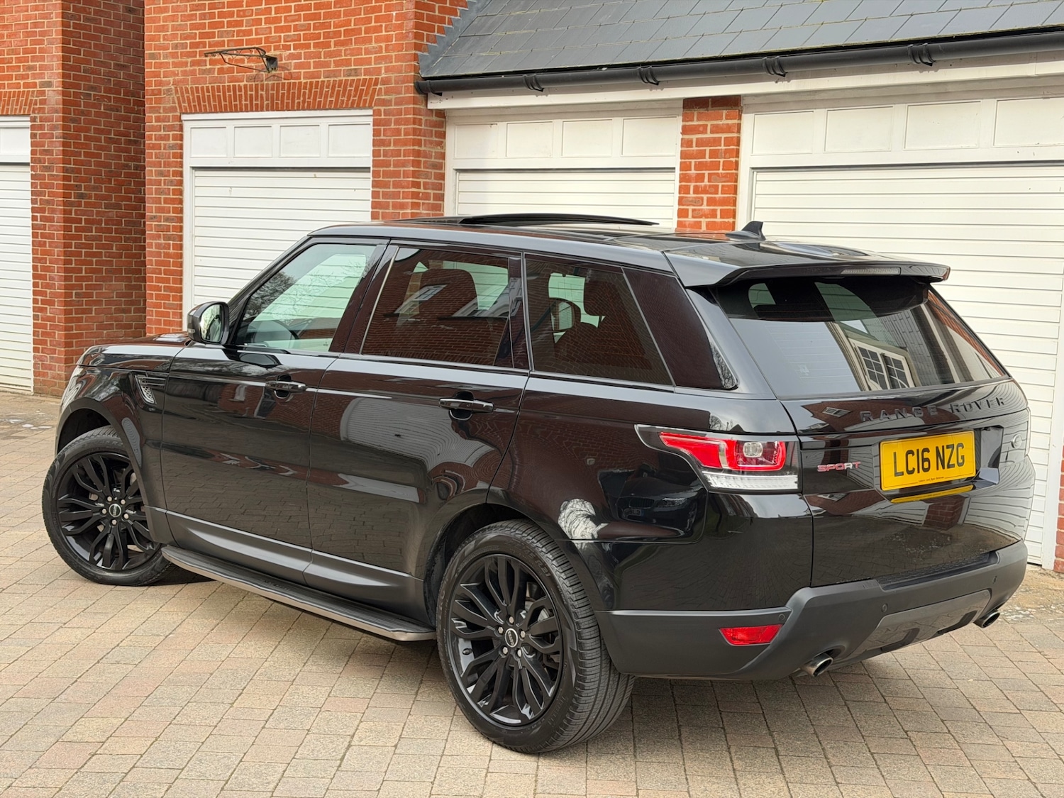 Used Land Rover Range Rover Sport 2016 for sale - 77995179: Photo 11