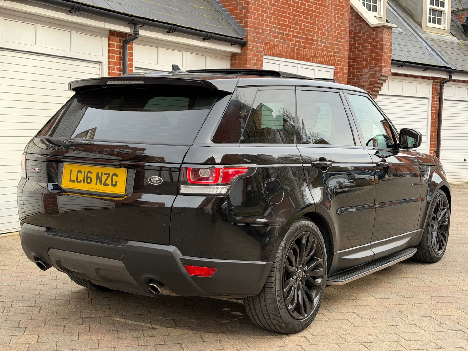 Used Land Rover Range Rover Sport 2016 for sale - 77995179: Photo 8