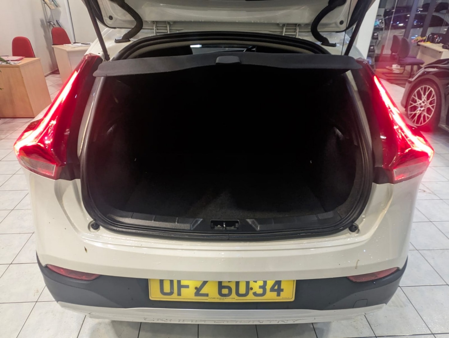 Used Volvo V40 2013 for sale - 76896993: Photo 4