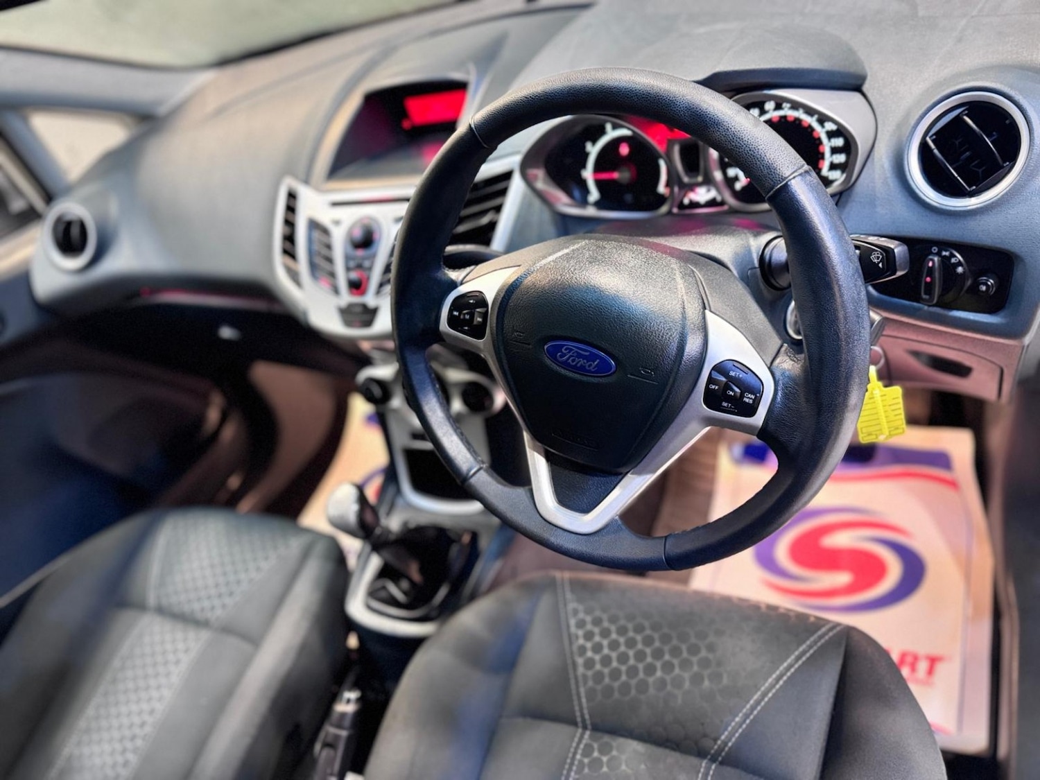 Used Ford Fiesta 2010 for sale - 76877633: Photo 11