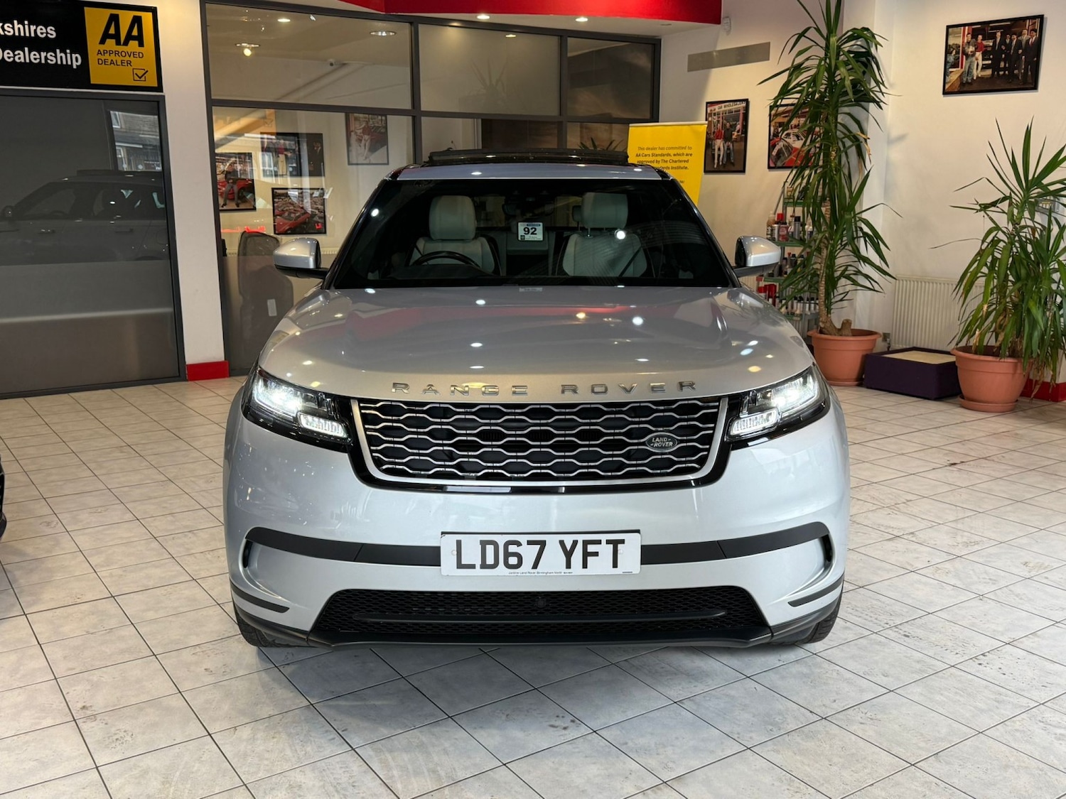 Used Land Rover Range Rover Velar 2017 for sale - 77536068: Photo 2