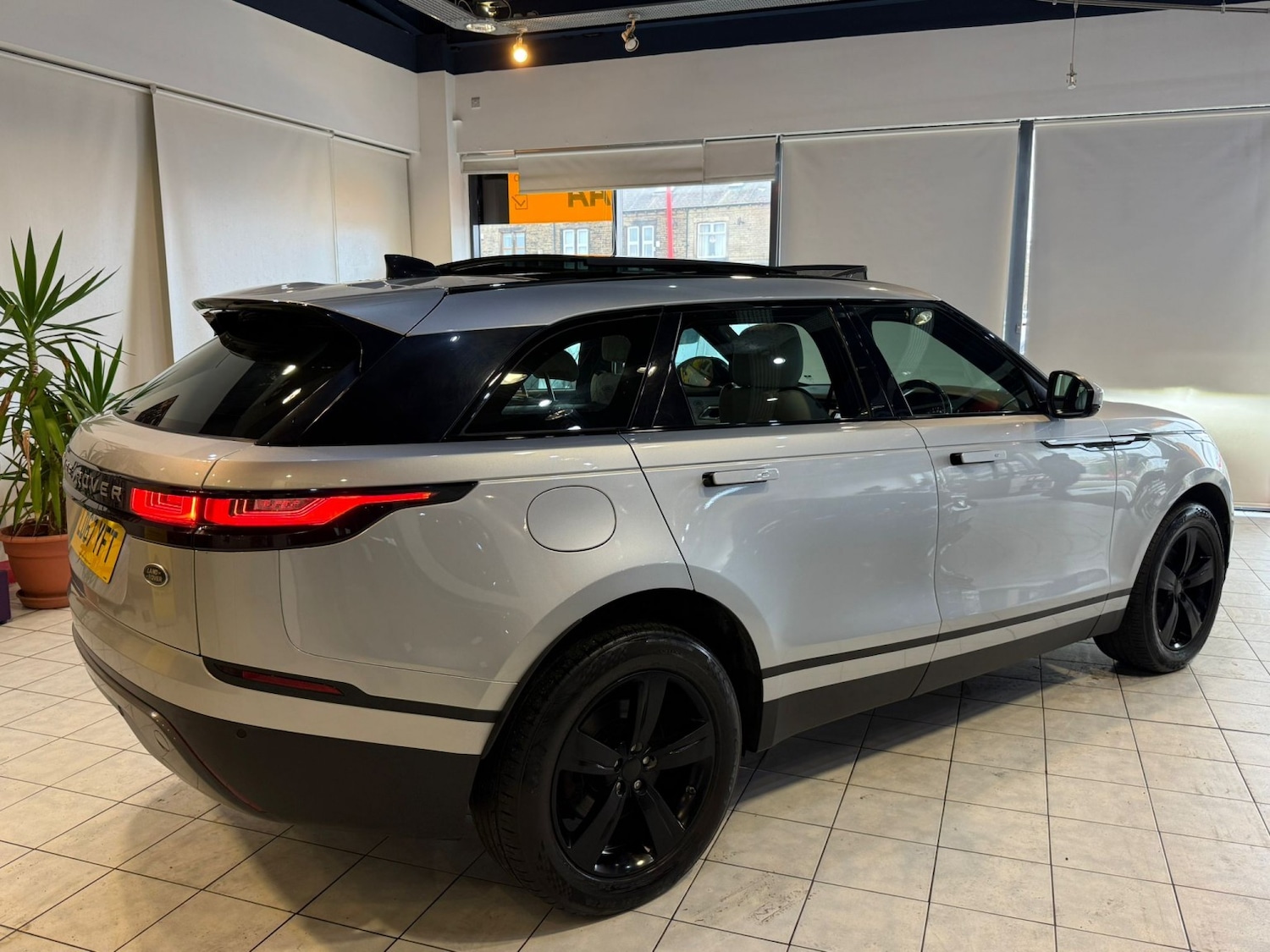 Used Land Rover Range Rover Velar 2017 for sale - 77536068: Photo 8