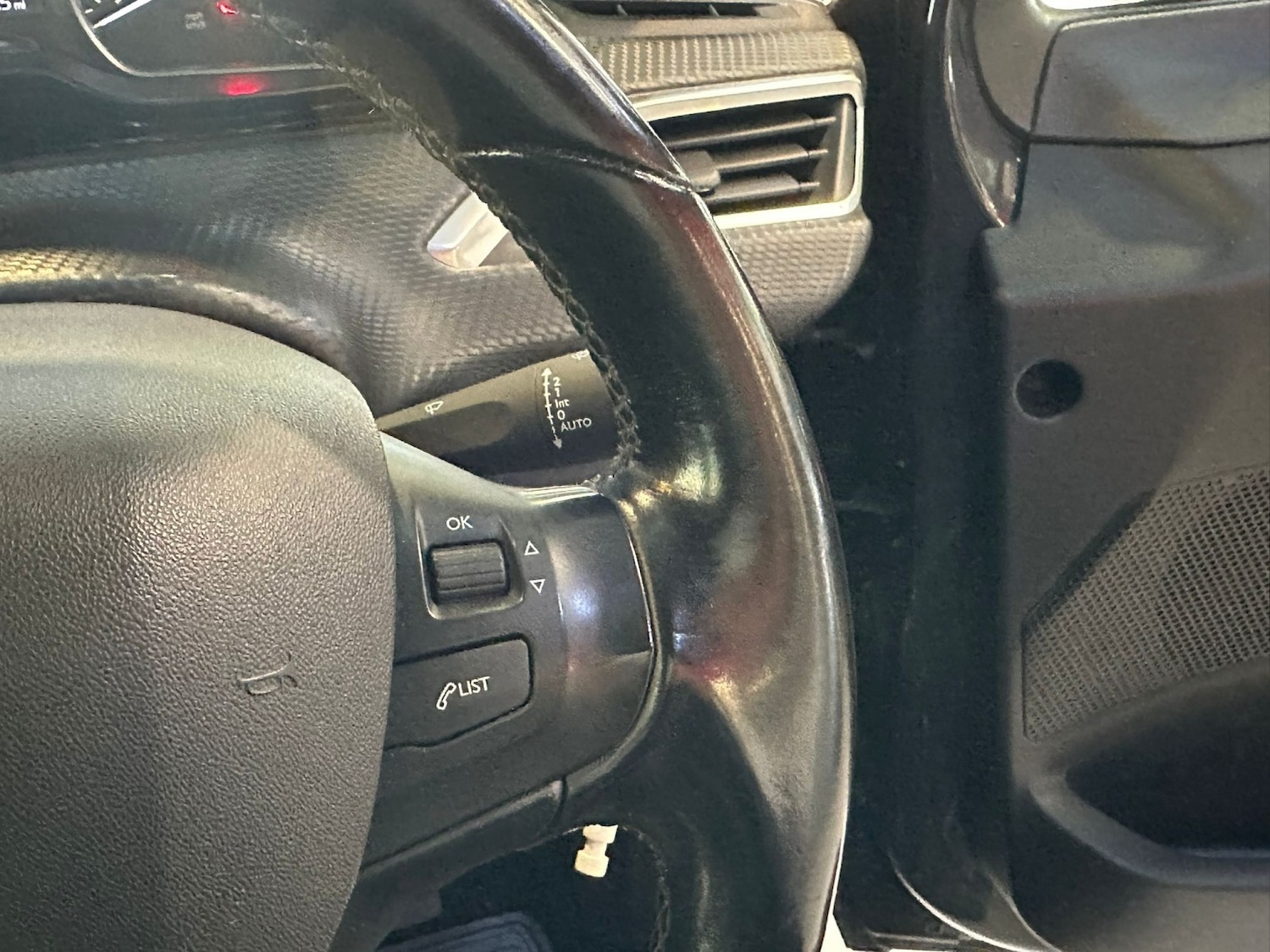 Used Peugeot 208 2018 for sale - 77233810: Photo 23