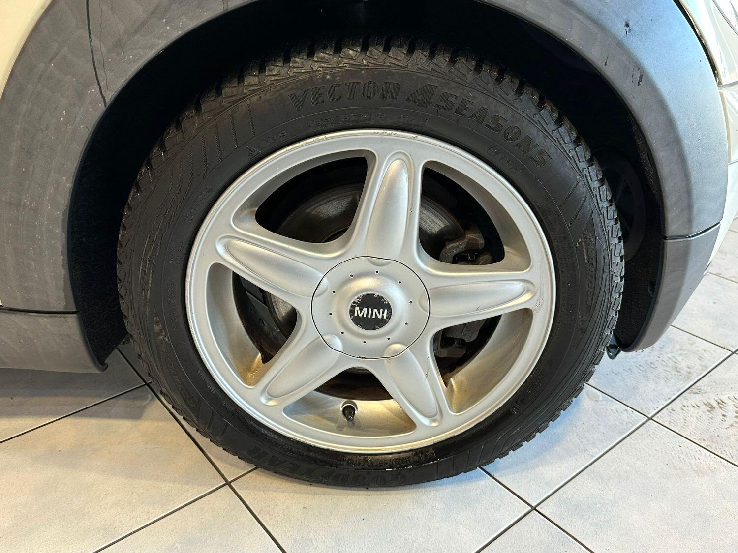 Used MINI Convertible 2010 for sale - 76571124: Photo 22