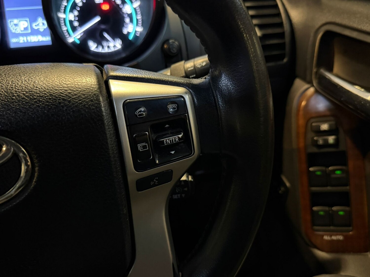 Used Toyota Land Cruiser 2010 for sale - 78145893: Photo 36