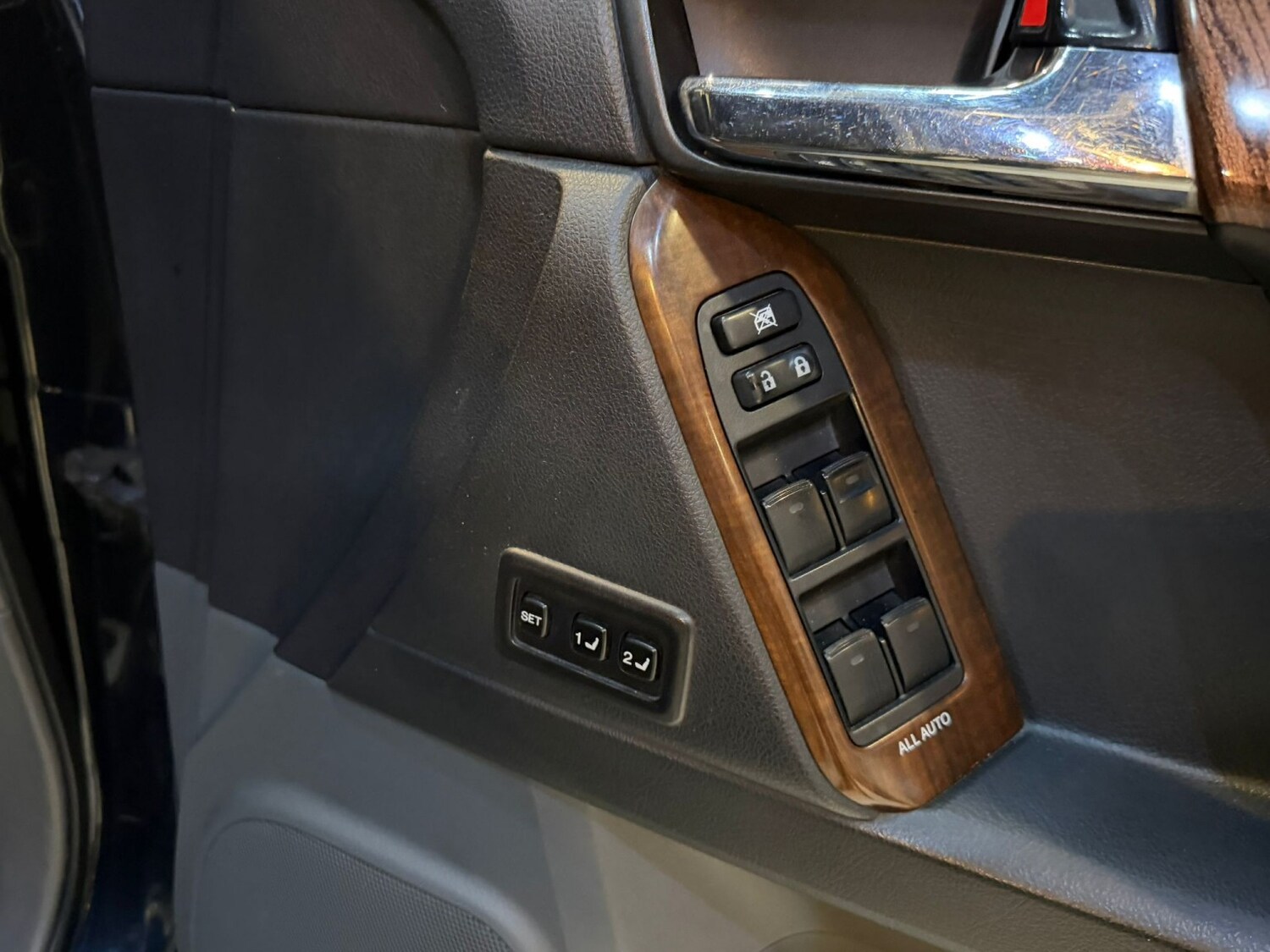 Used Toyota Land Cruiser 2010 for sale - 78145893: Photo 37