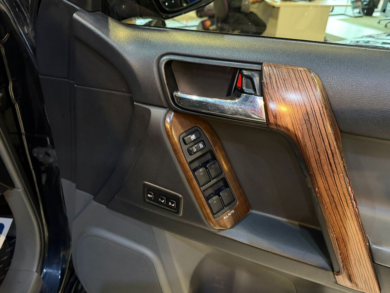 Used Toyota Land Cruiser 2010 for sale - 78145893: Photo 38