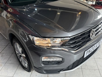 Used Volkswagen T-Roc 2020 for sale - 79424102: Photo