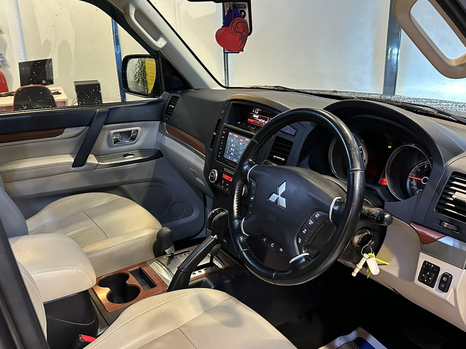 Used Mitsubishi Shogun 2011 for sale - 77282711: Photo 19