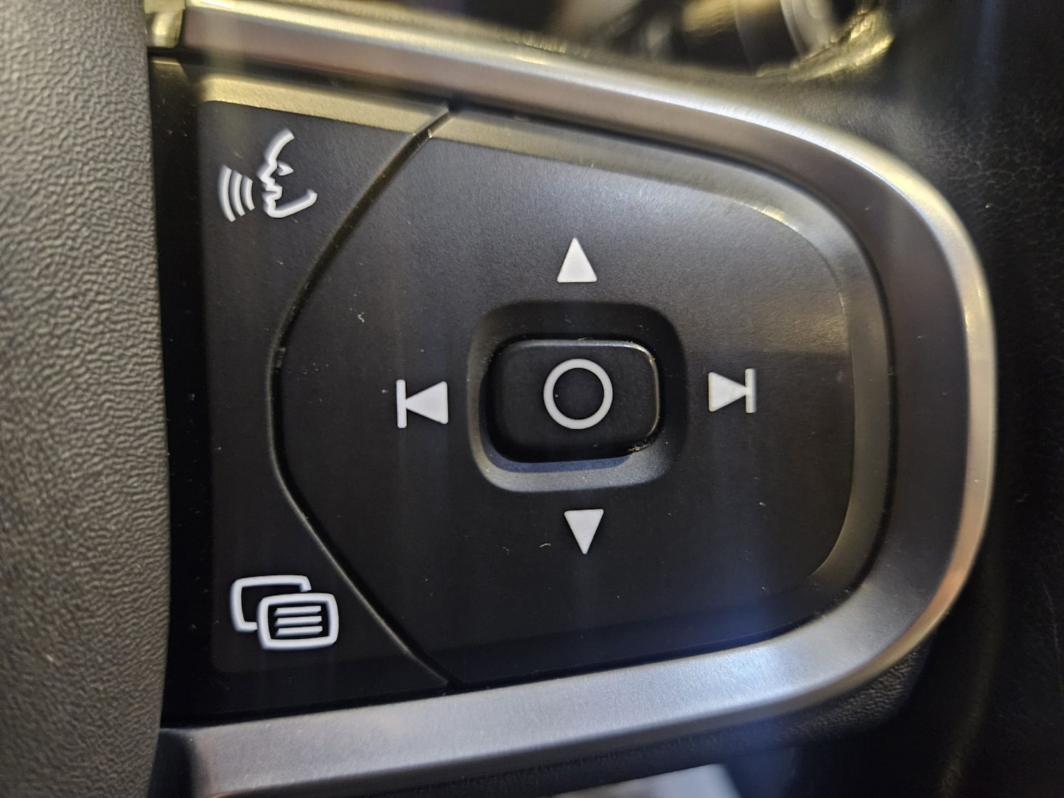 Used Volvo XC60 2017 for sale - 77945761: Photo 16