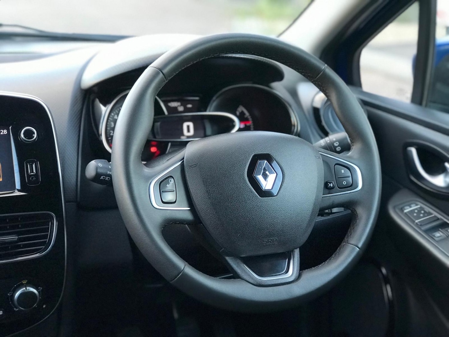 Used Renault Clio 2018 for sale - 77595241: Photo 11