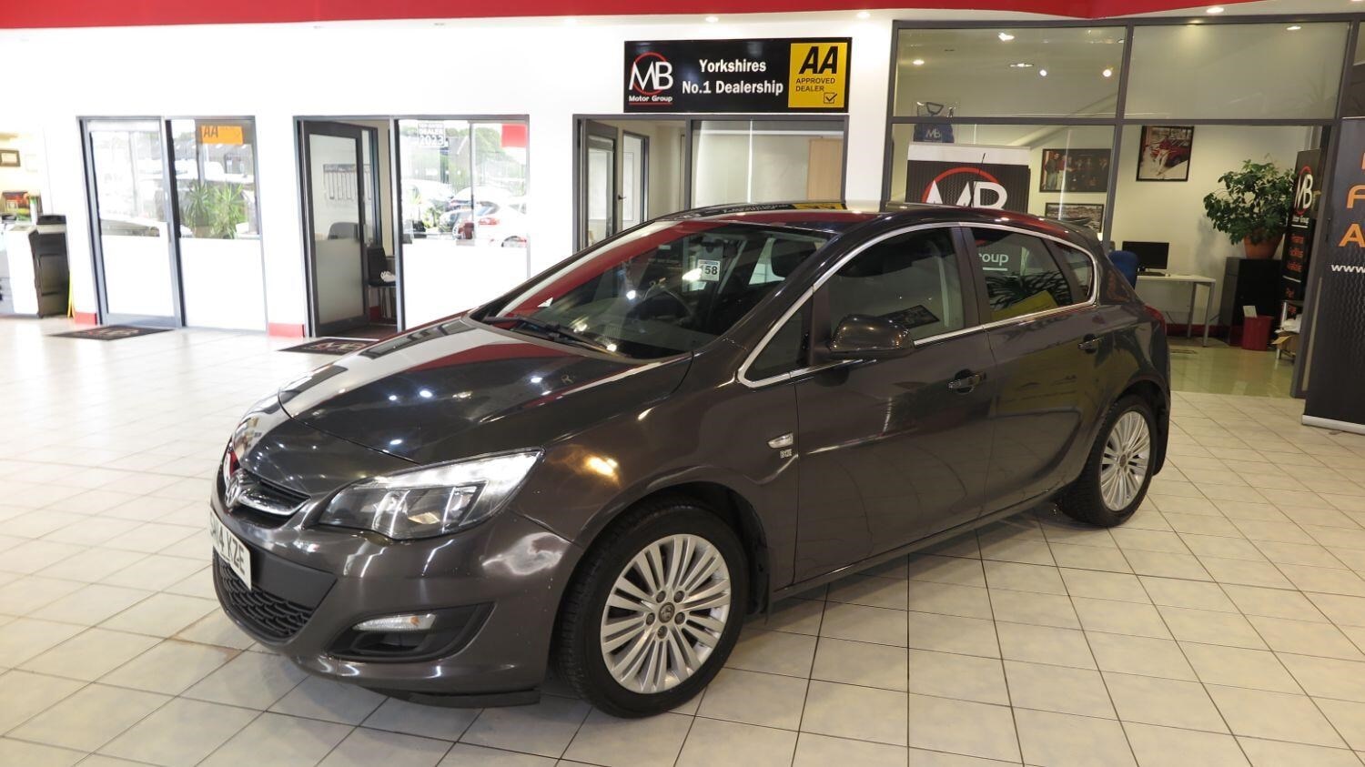 Vauxhall Astra 2014 - 1.7 CDTi ecoFLEX Excite 5-Door - Image 2