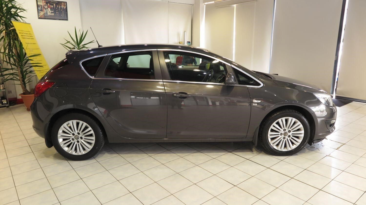 Vauxhall Astra 2014 - 1.7 CDTi ecoFLEX Excite 5-Door - Image 27