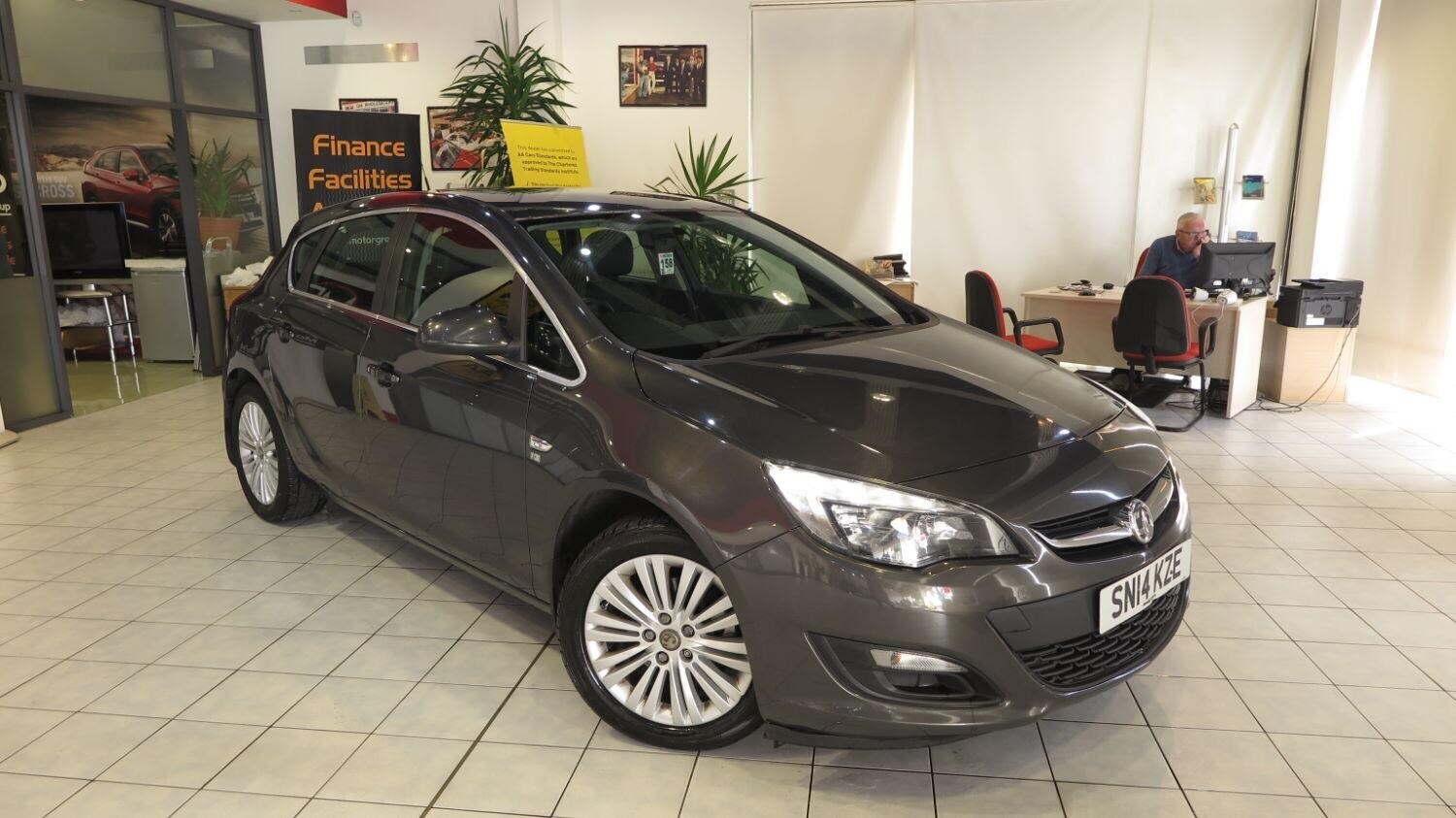 Vauxhall Astra 2014 - 1.7 CDTi ecoFLEX Excite 5-Door - Image 3
