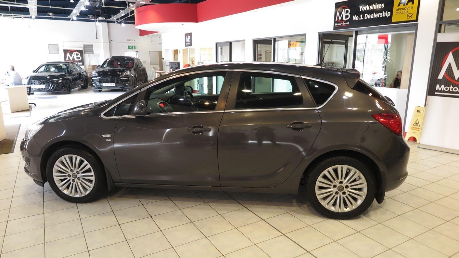 Vauxhall Astra 2014 - 1.7 CDTi ecoFLEX Excite 5-Door - Image 30