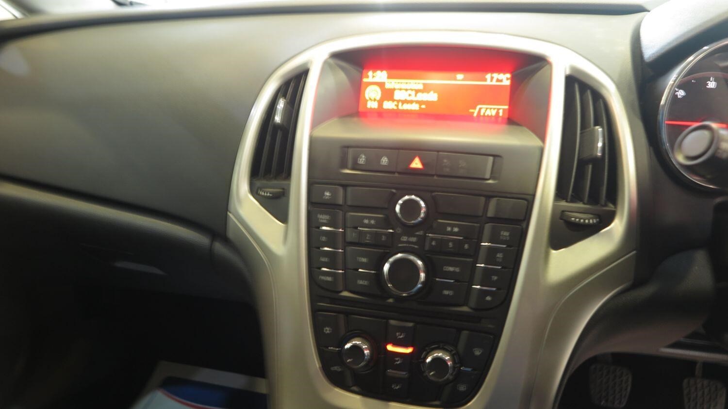 Vauxhall Astra 2014 - 1.7 CDTi ecoFLEX Excite 5-Door - Image 72