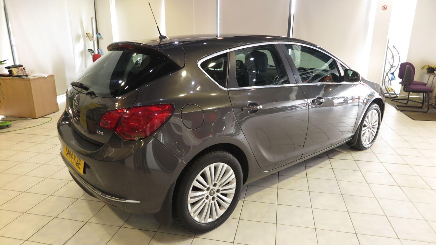 Vauxhall Astra 2014 - 1.7 CDTi ecoFLEX Excite 5-Door - Image 8