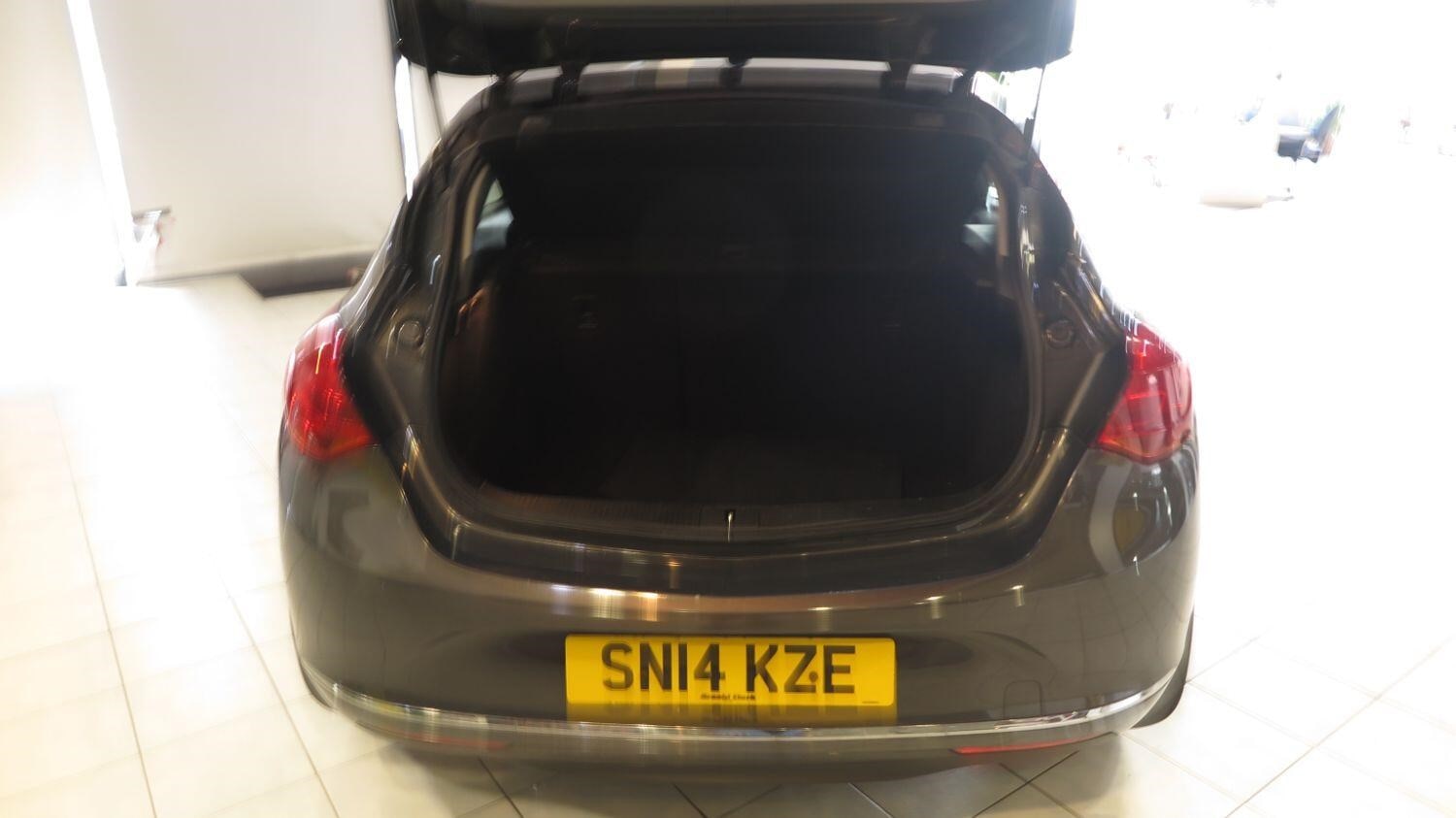 Vauxhall Astra 2014 - 1.7 CDTi ecoFLEX Excite 5-Door - Image 9