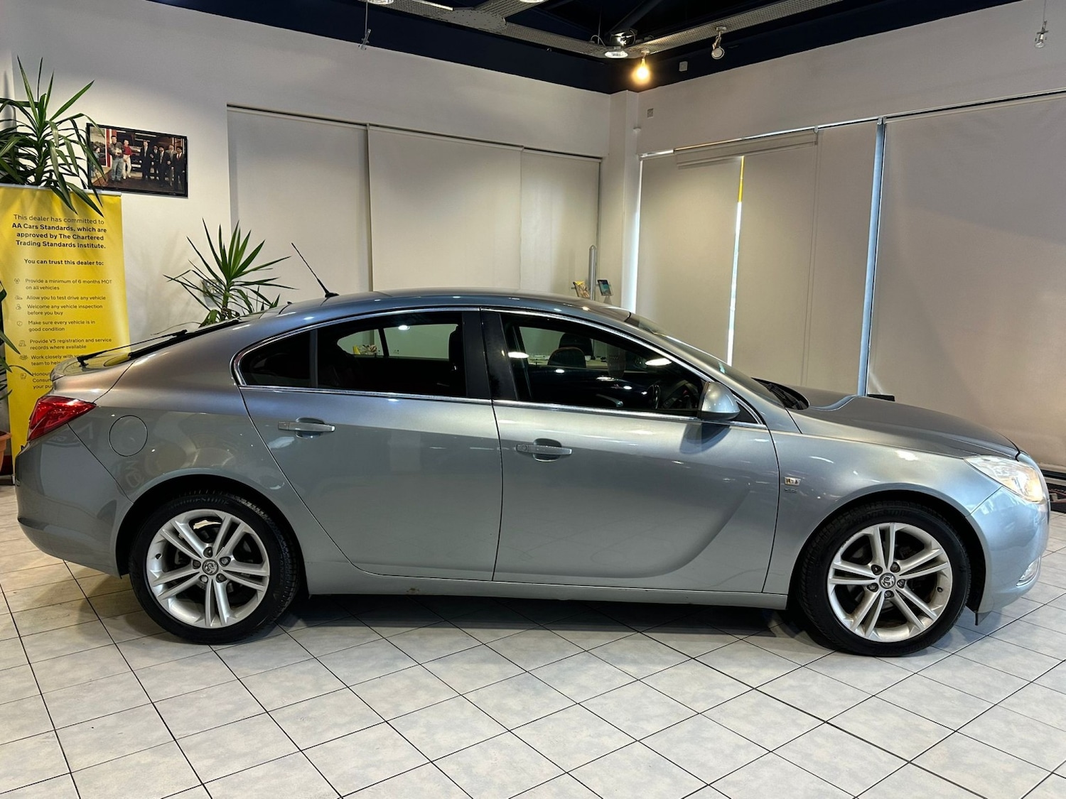 Used Vauxhall Insignia 2011 for sale - 76439835: Photo 10