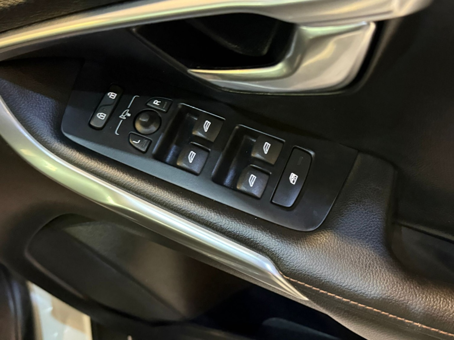 Used Volvo V40 2013 for sale - 77891594: Photo 16