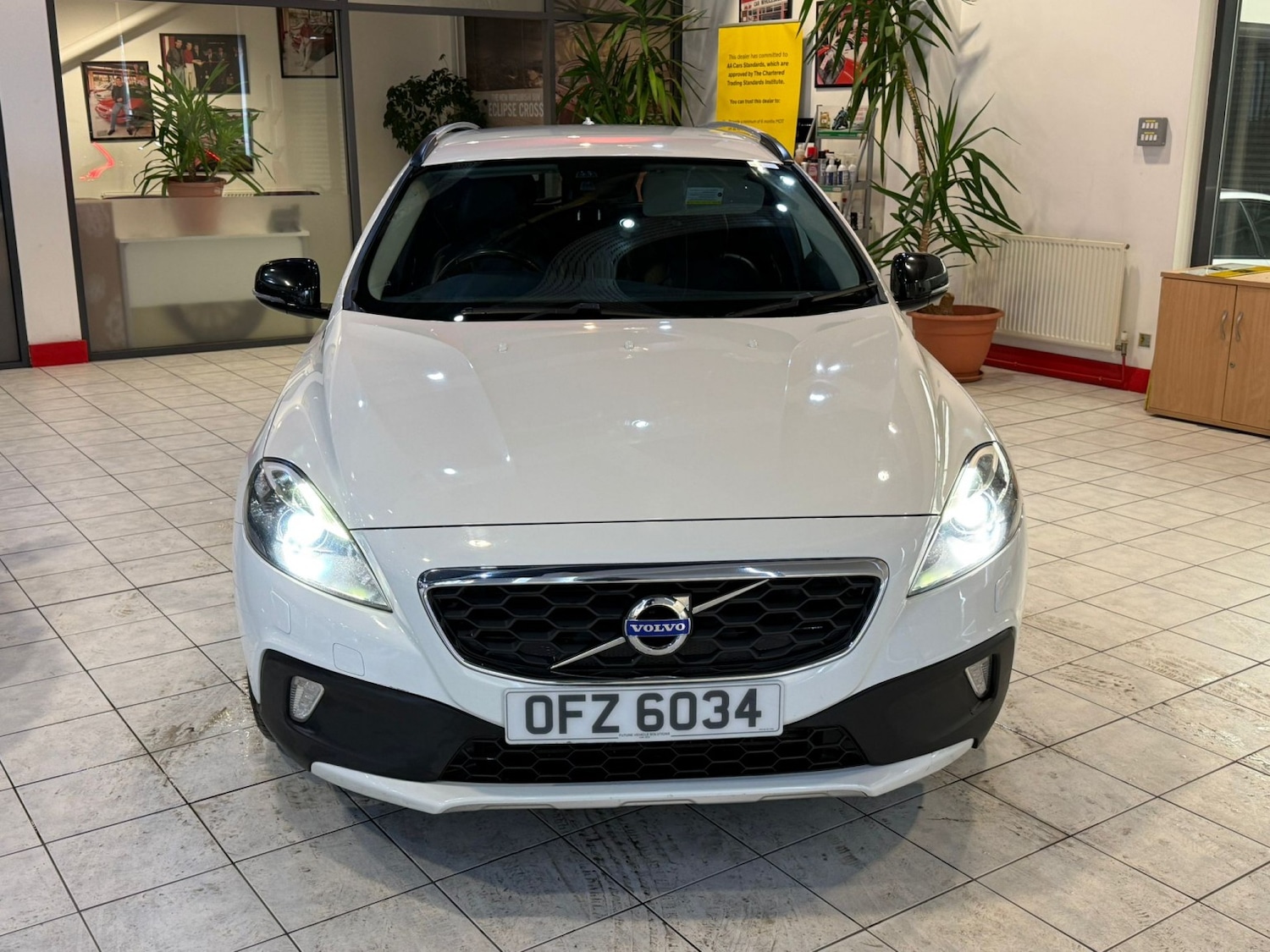 Used Volvo V40 2013 for sale - 77891594: Photo 2