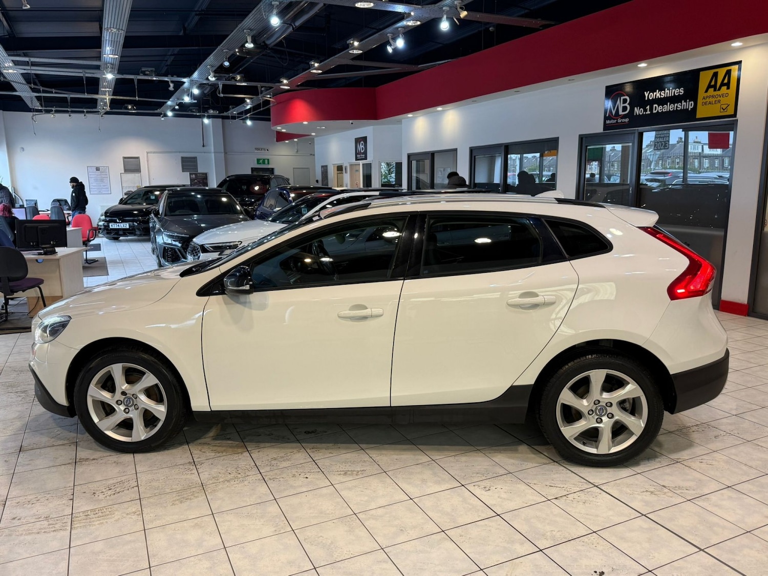 Used Volvo V40 2013 for sale - 77891594: Photo 4