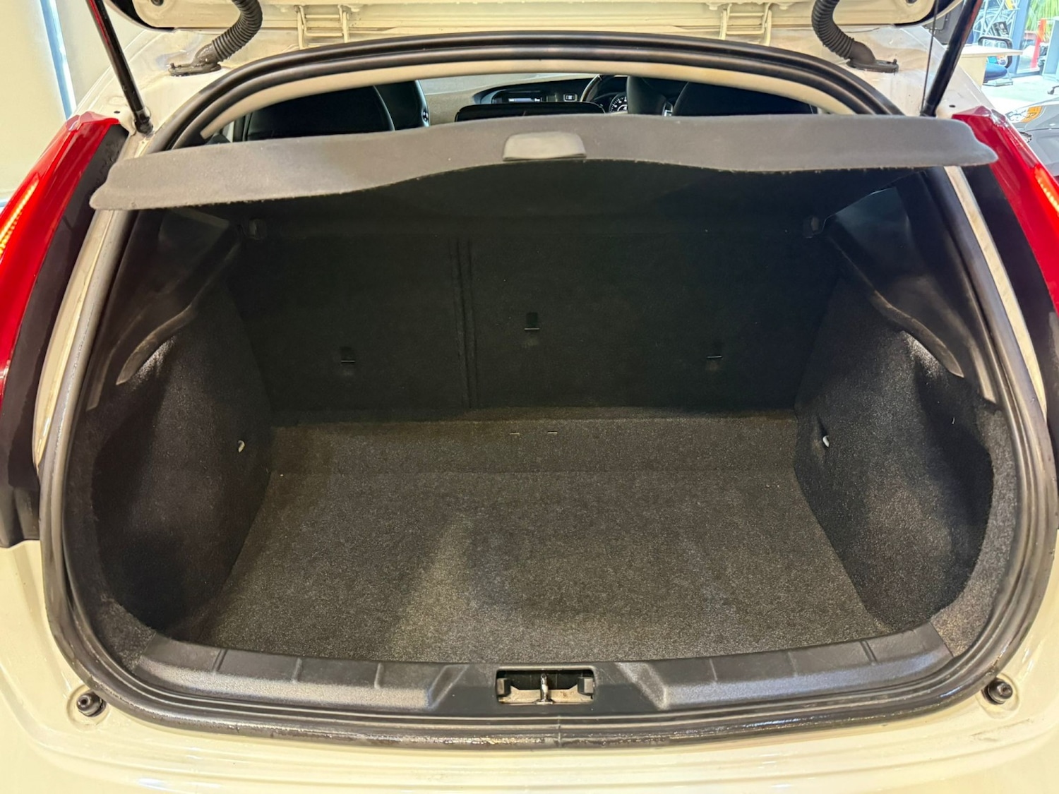 Used Volvo V40 2013 for sale - 77891594: Photo 8