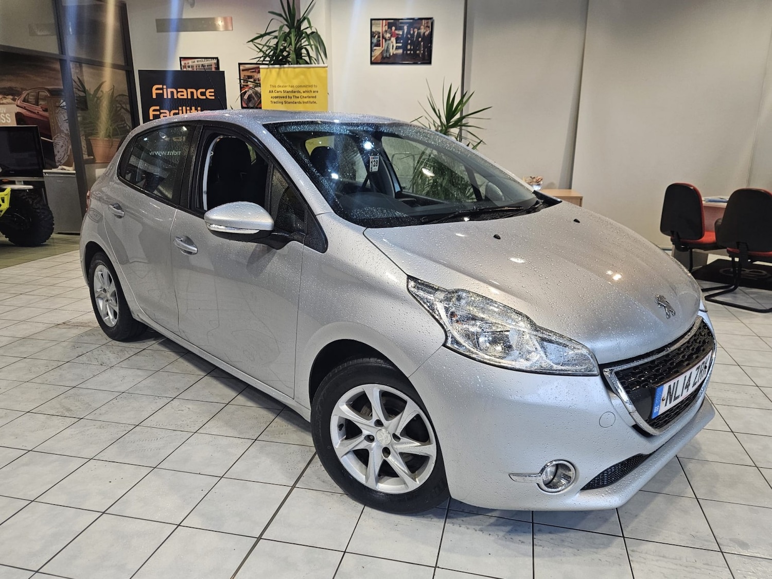 Used Peugeot 208 2014 for sale - 76541577: Photo 1