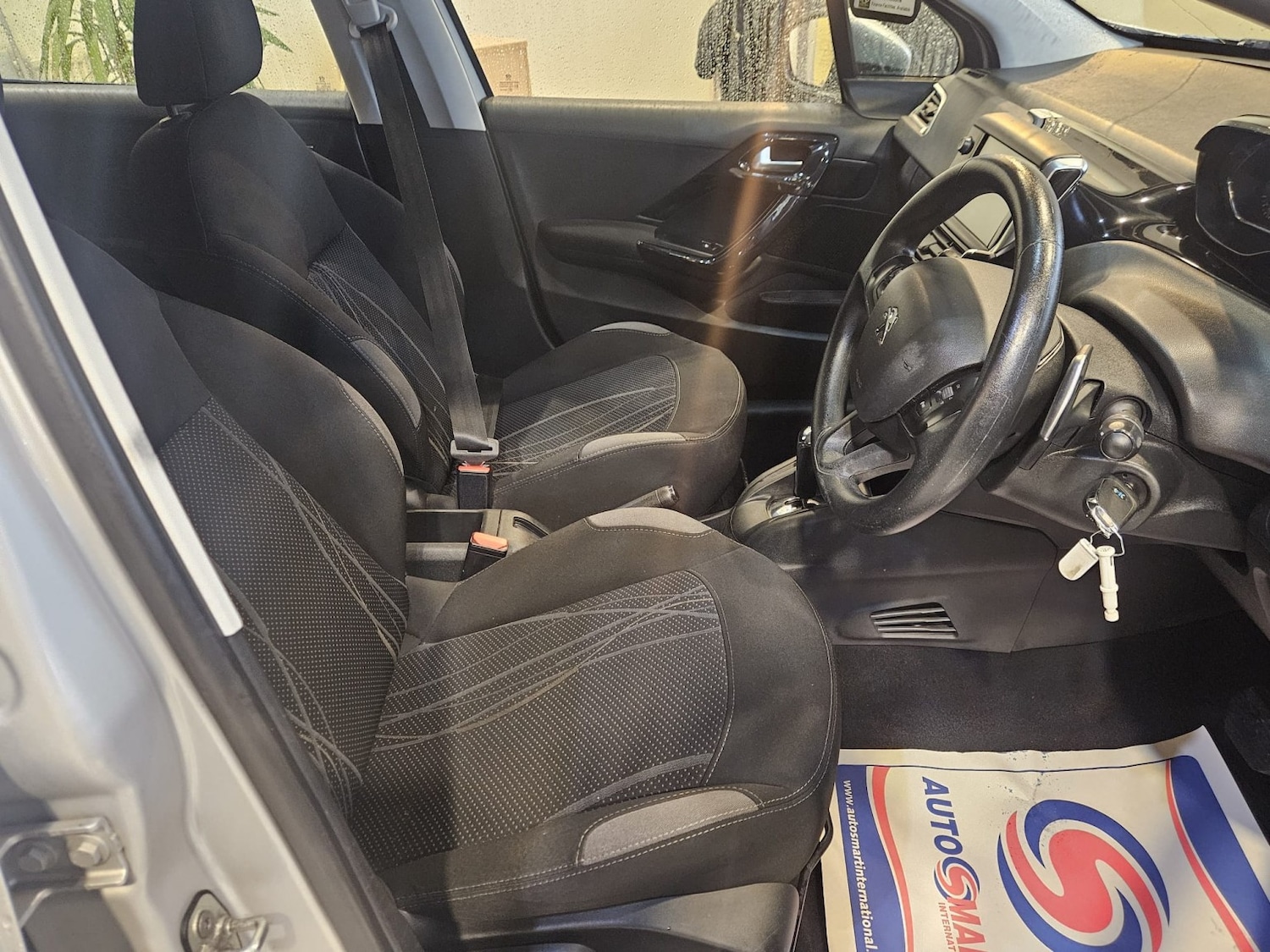 Used Peugeot 208 2014 for sale - 76541577: Photo 12