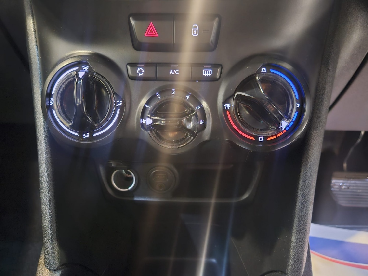 Used Peugeot 208 2014 for sale - 76541577: Photo 14