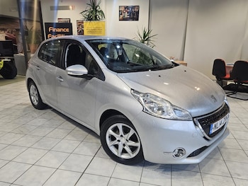 Used Peugeot 208 2014 for sale - 76541577: Photo