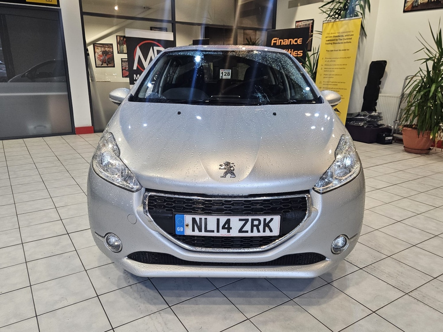 Used Peugeot 208 2014 for sale - 76541577: Photo 2