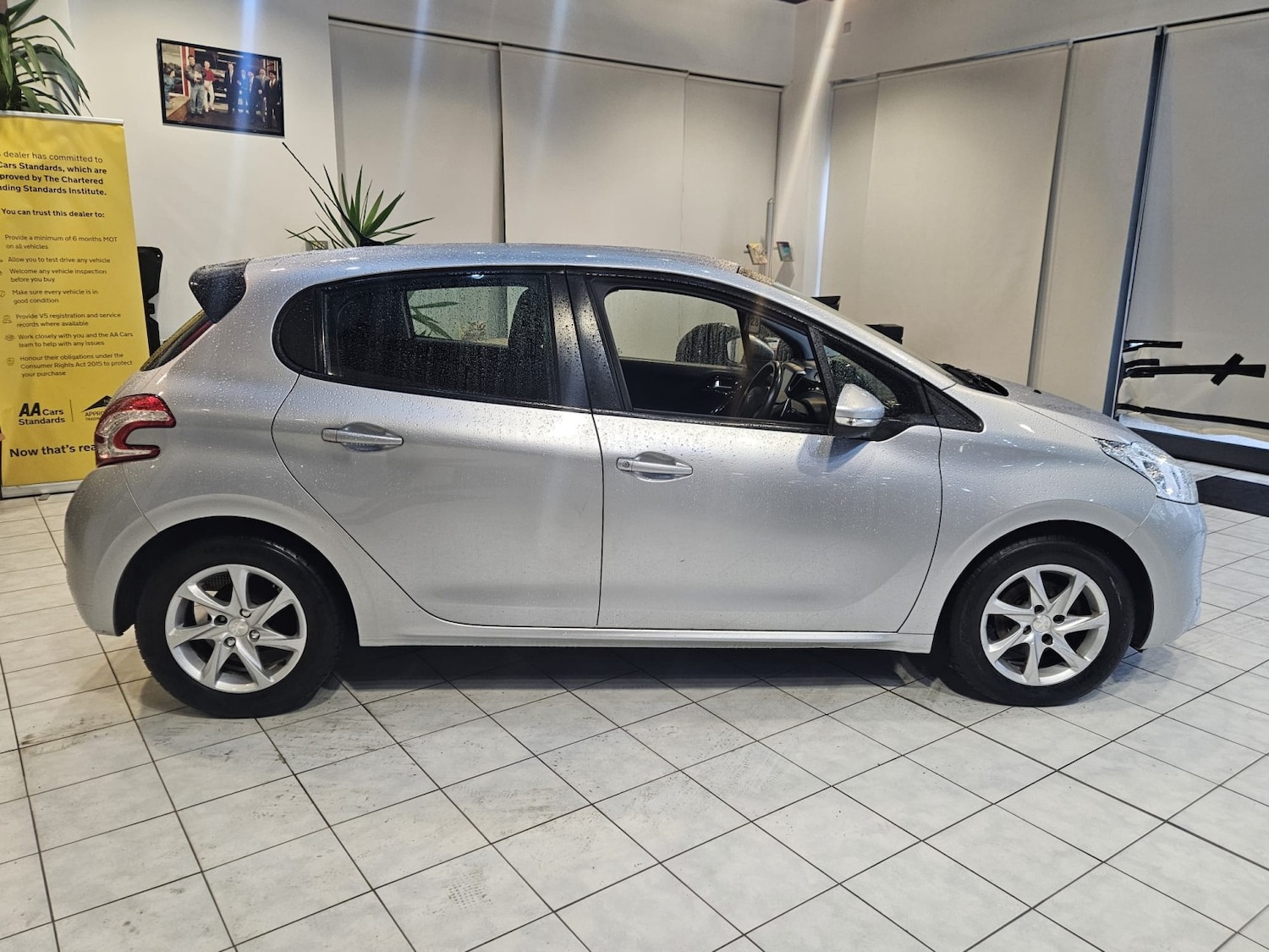 Used Peugeot 208 2014 for sale - 76541577: Photo 4