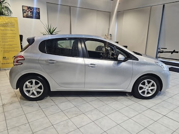 Used Peugeot 208 2014 for sale - 76541577: Photo